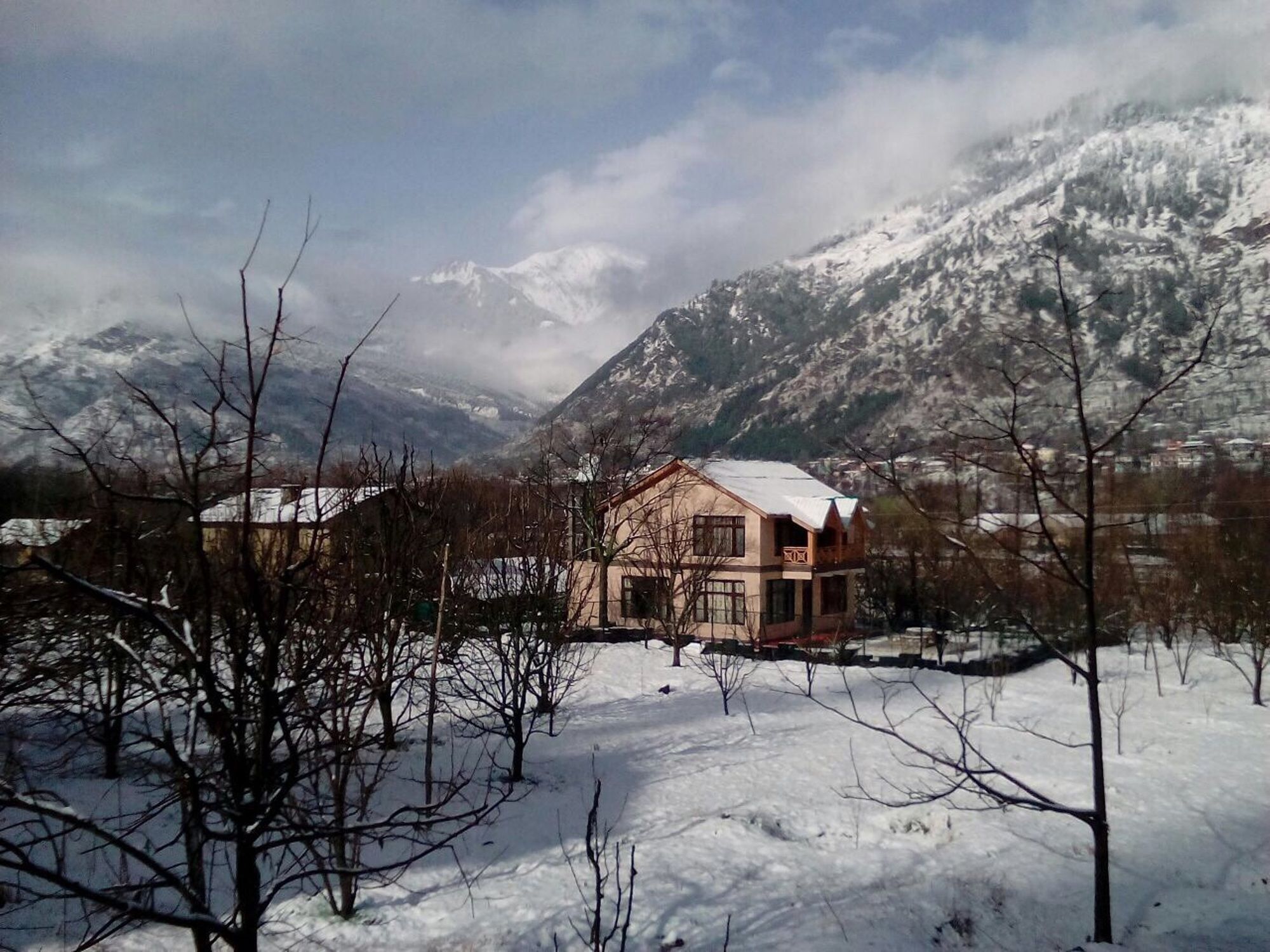 Adb Rooms Snow Touch Resort Manāli エクステリア 写真