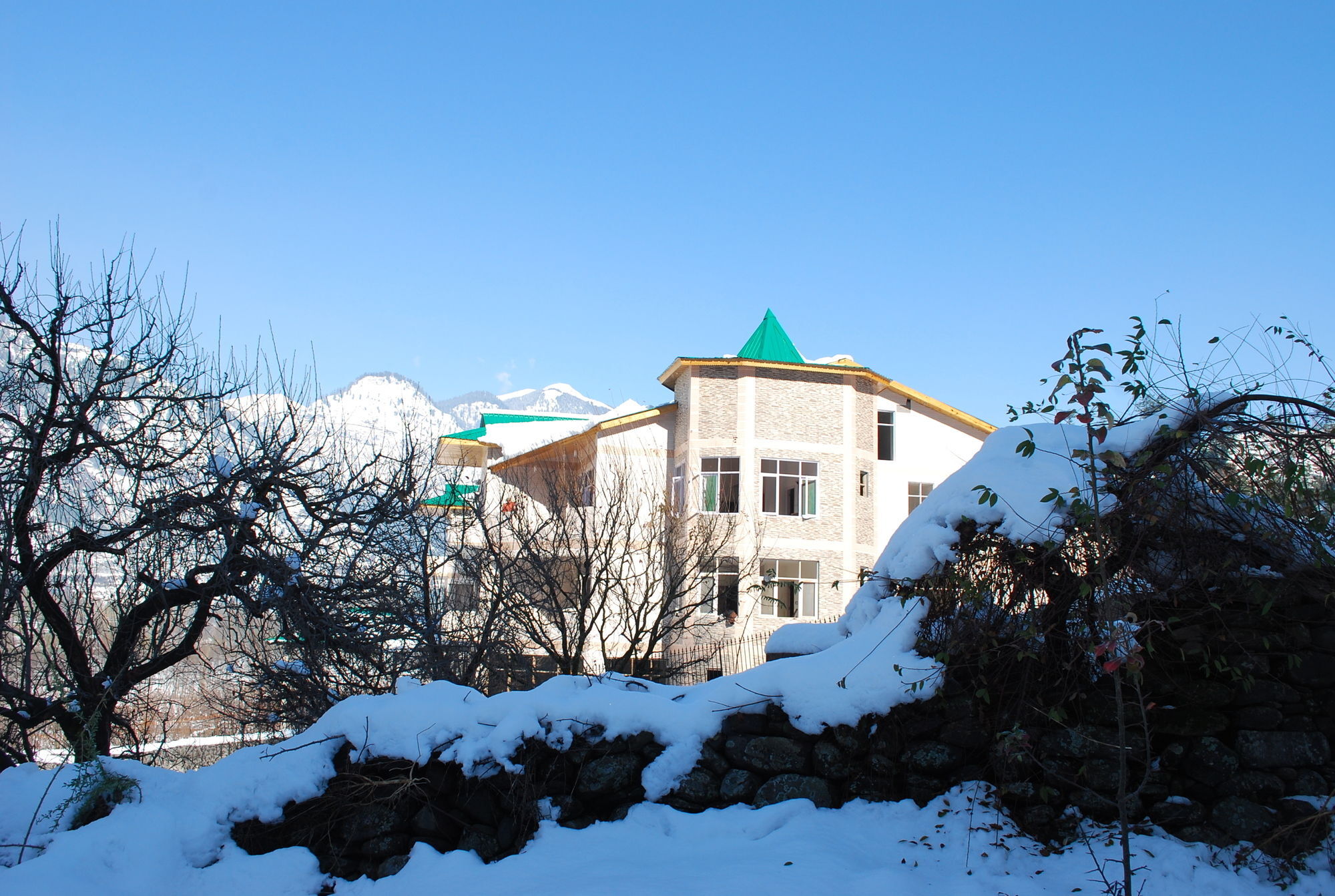 Adb Rooms Snow Touch Resort Manāli エクステリア 写真